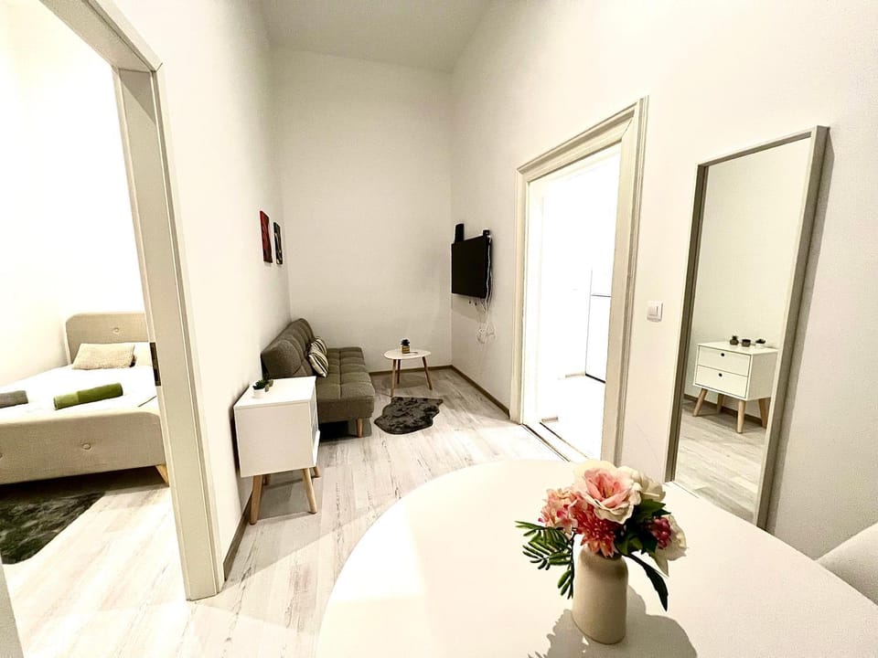 TV and multimedia, Living room, Bedroom