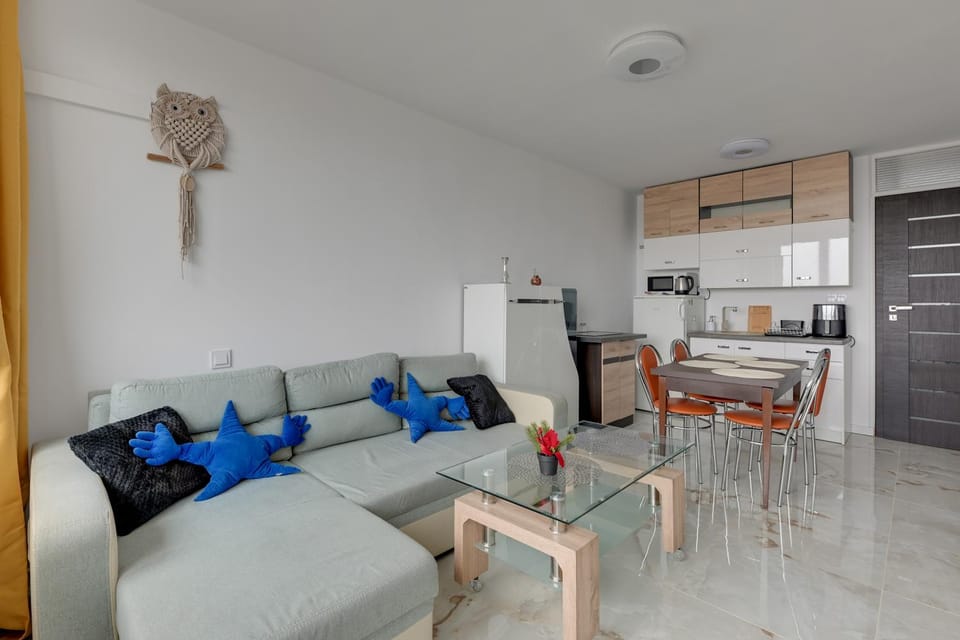 Kitchen or kitchenette, Seating area, Dining area