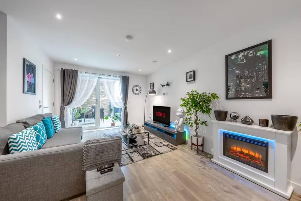Living room, fireplace