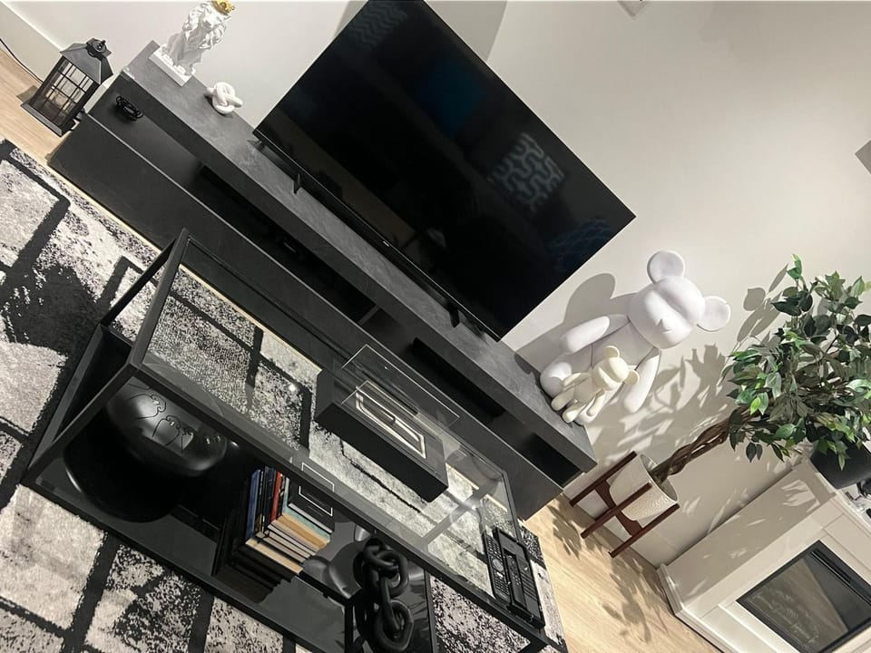 Communal lounge/ TV room, TV and multimedia, Living room