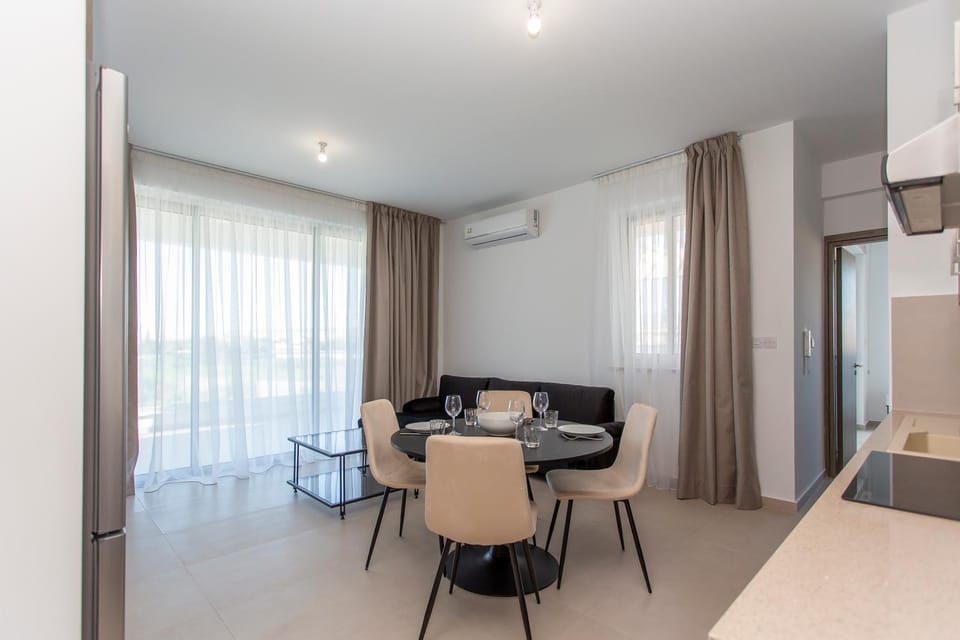 Kitchen or kitchenette, Living room, Photo of the whole room, Dining area, air conditioner