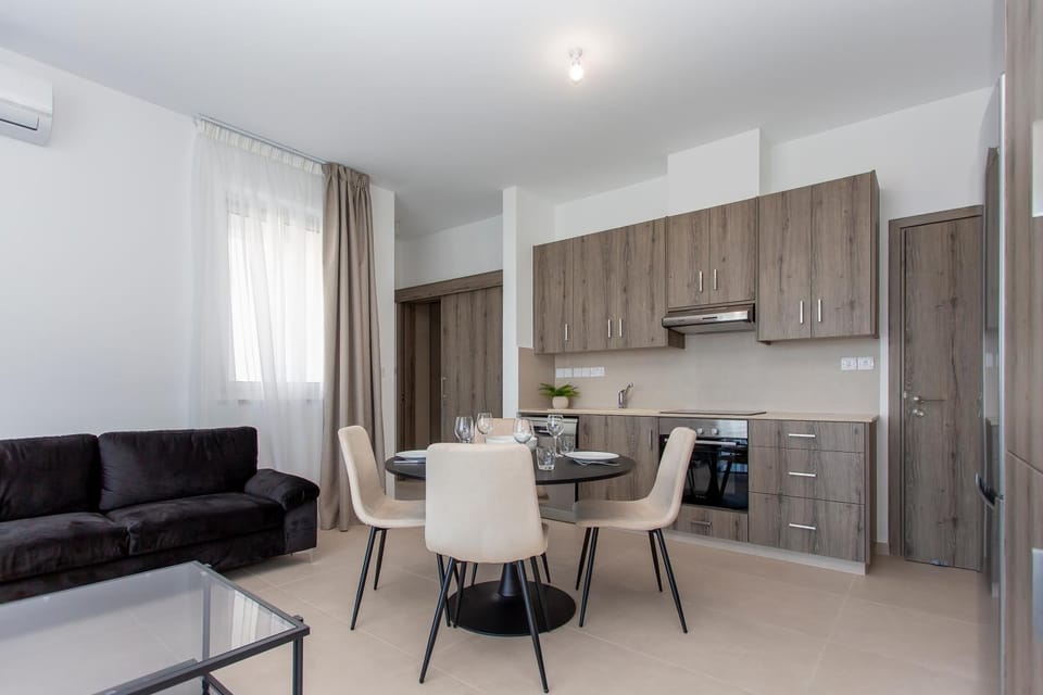 Kitchen or kitchenette, Living room, Seating area, Dining area, oven, stove