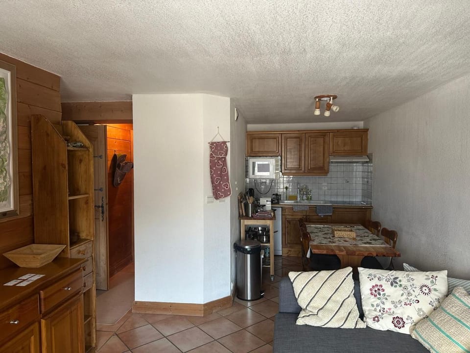 Dining area, kitchen