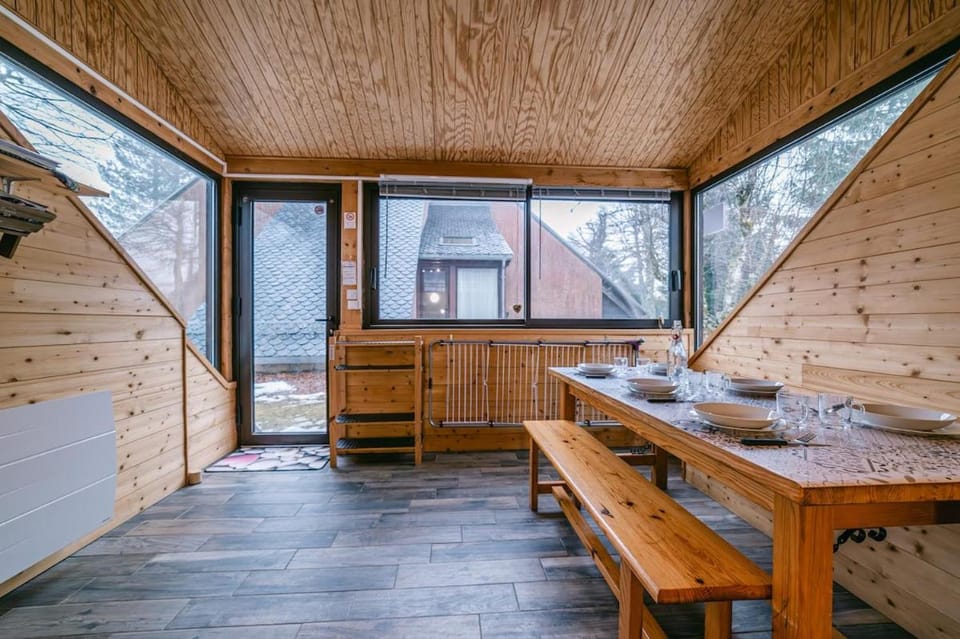 Facade/entrance, Dining area