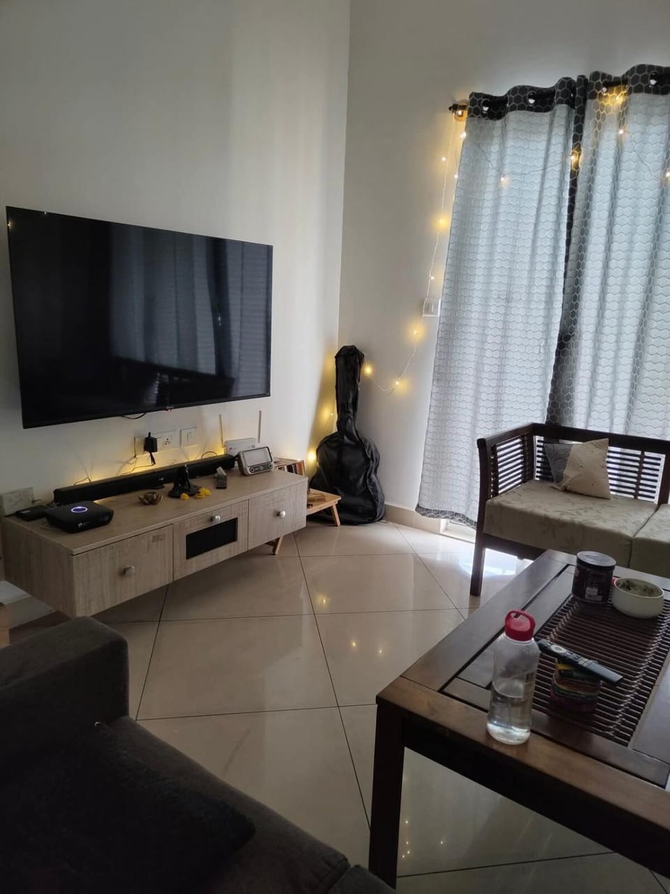 Communal lounge/ TV room, TV and multimedia, Living room, Seating area, Dining area, Evening entertainment
