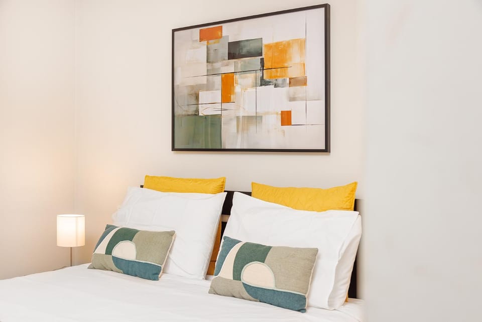 Bed, Photo of the whole room, Decorative detail, Bedroom