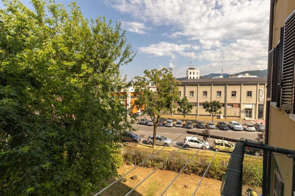 Neighbourhood, Street view, Location