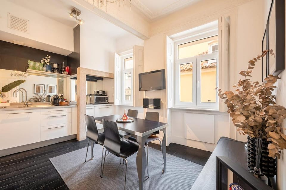 Elegant Apartment w Balcony in Bairro Alto Apartment in Lisbon