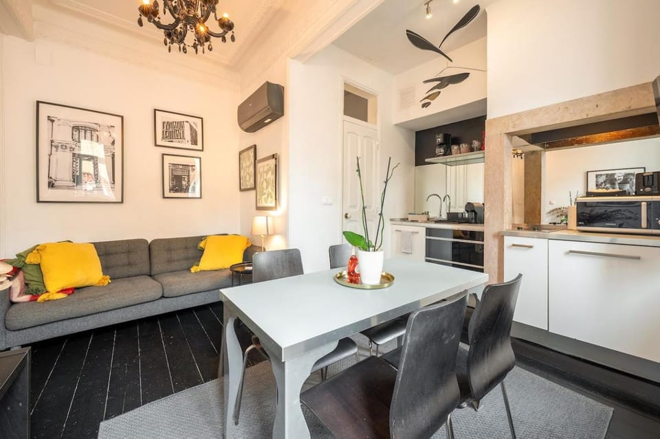 Heritage Apartment w Balcony in Bairro Alto Apartment in Lisbon