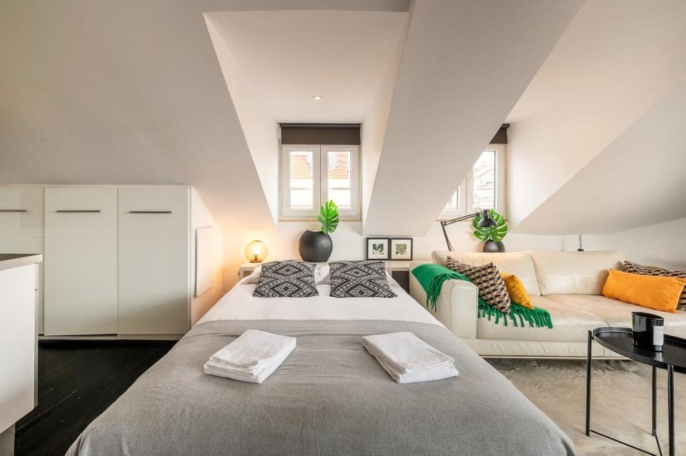 Stylish Penthouse Studio w Terrace by Porta85 Apartment in Lisbon