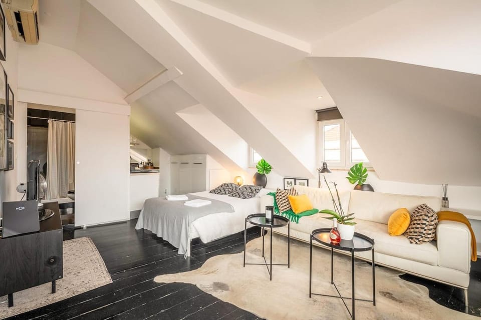 Stylish Penthouse Studio w Terrace by Porta85 Apartment in Lisbon
