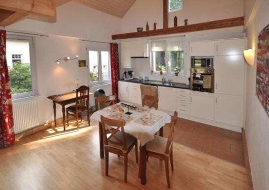 Coffee/tea facilities, Kitchen or kitchenette, Seating area, Dining area, pet friendly