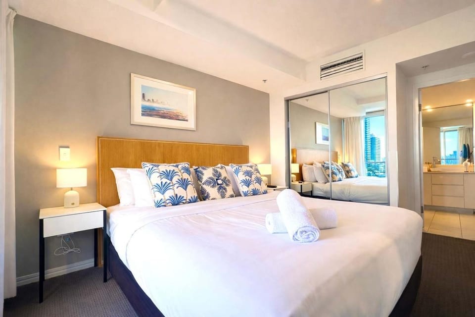 H Residence L19 Ocean view 2BR Apartment in Surfers Paradise Boulevard
