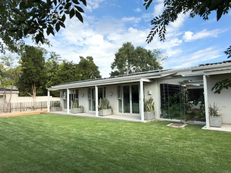 Property building, Day, Garden