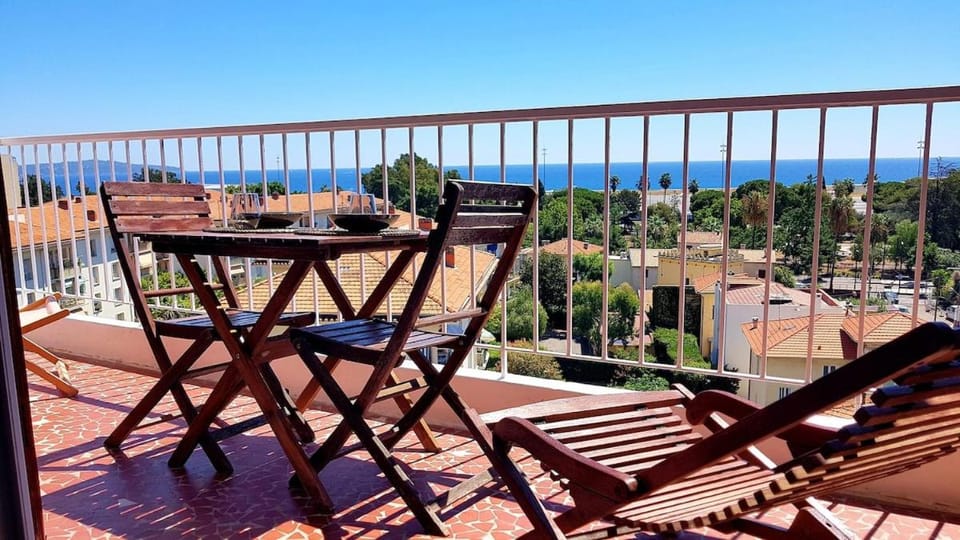 PANORAMIC SEA VIEW with PRIVATE PARKING and AC Apartment in Nice