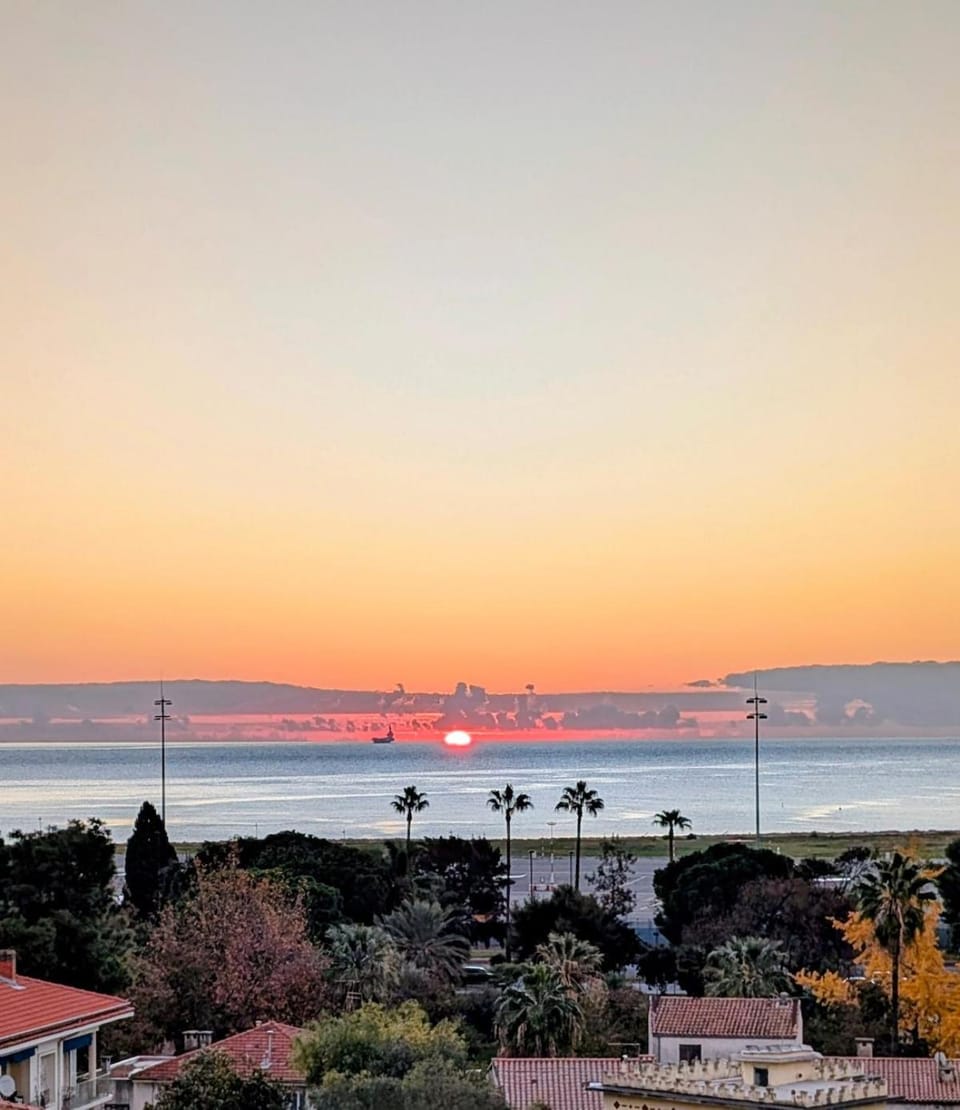 PANORAMIC SEA VIEW with PRIVATE PARKING and AC Apartment in Nice