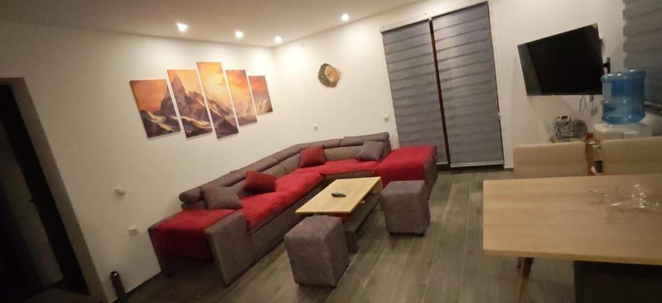 Communal lounge/ TV room, TV and multimedia, Living room, Seating area