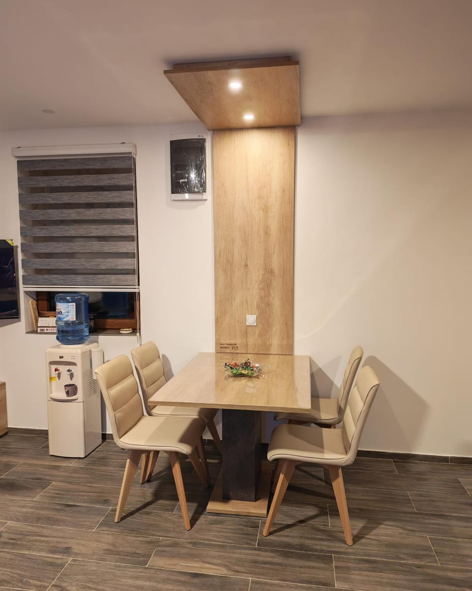 Kitchen or kitchenette, Seating area, Dining area