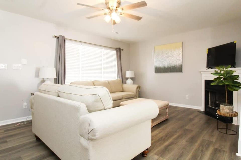 Cozy Corner on Bridford Downs 2BD 2Bath House in Greensboro