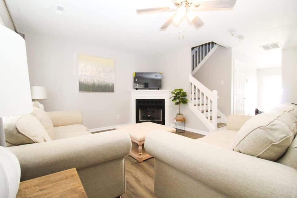 Cozy Corner on Bridford Downs 2BD 2Bath House in Greensboro