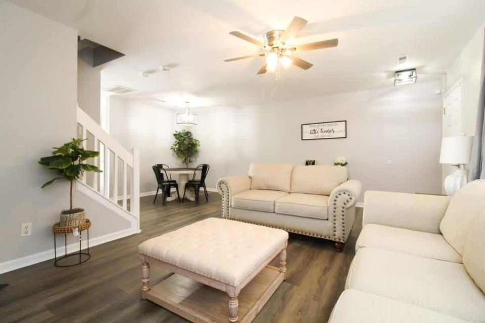 Cozy Corner on Bridford Downs 2BD 2Bath House in Greensboro