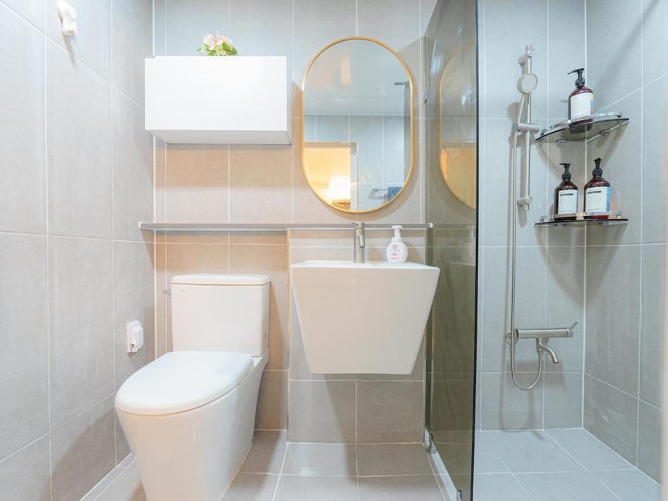 Hongdae 5 minutes, park view, 8-person family, free parking, luggage storage, early check-in, late check-out, infant welcome, dryer and bidet Apartment in Seoul