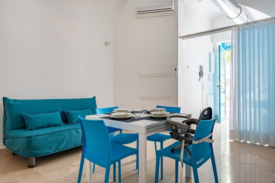 Living room, Photo of the whole room, Seating area, Dining area, Lunch
