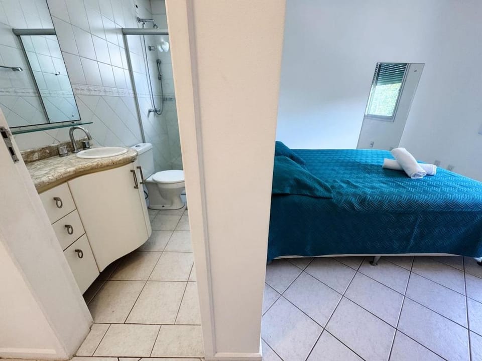 Apto amplo em Jurerê com piscina e próximo a praia Apartment in Florianopolis