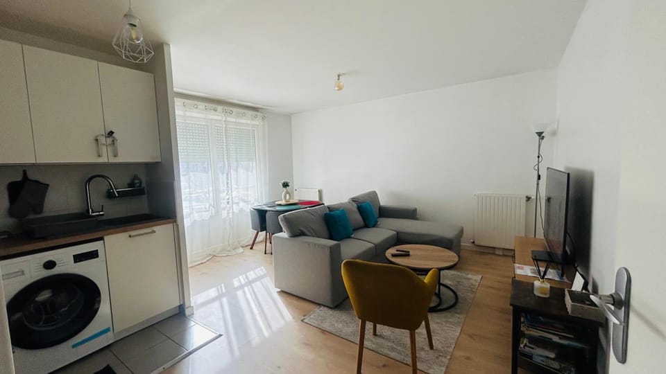 AGRÉABLE T2 -15 Min Airport Orly-Parking-Wifi Apartment in Île-de-France