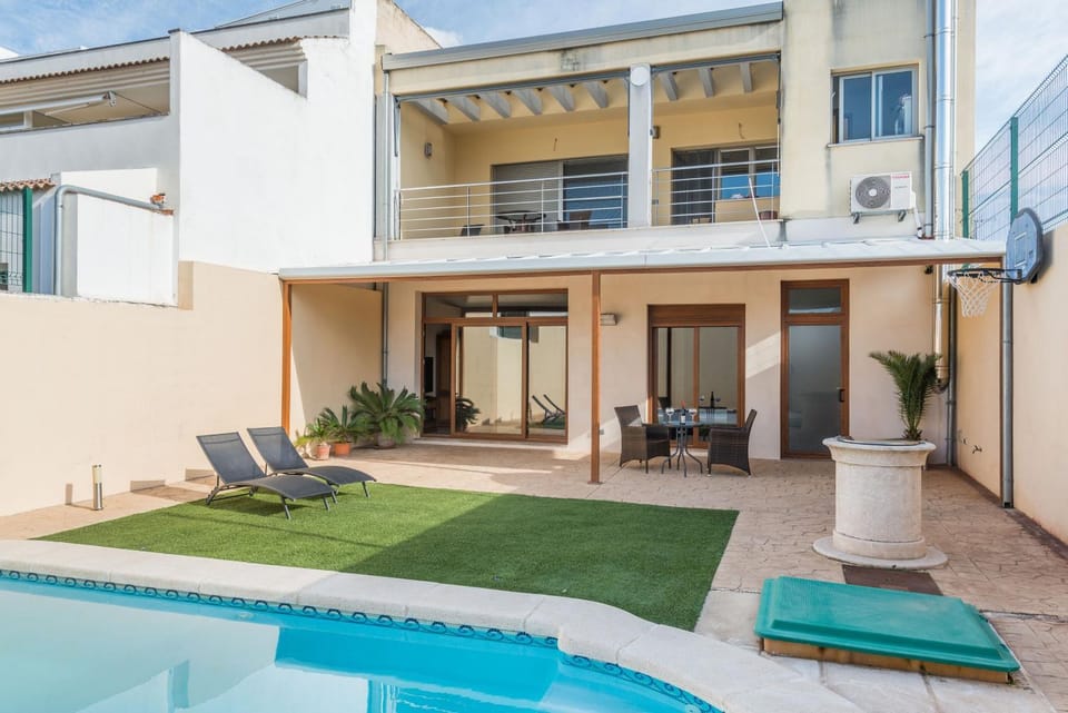 Facade/entrance, Balcony/Terrace, Swimming pool