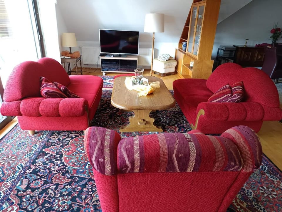 Communal lounge/ TV room, TV and multimedia, Living room, Seating area