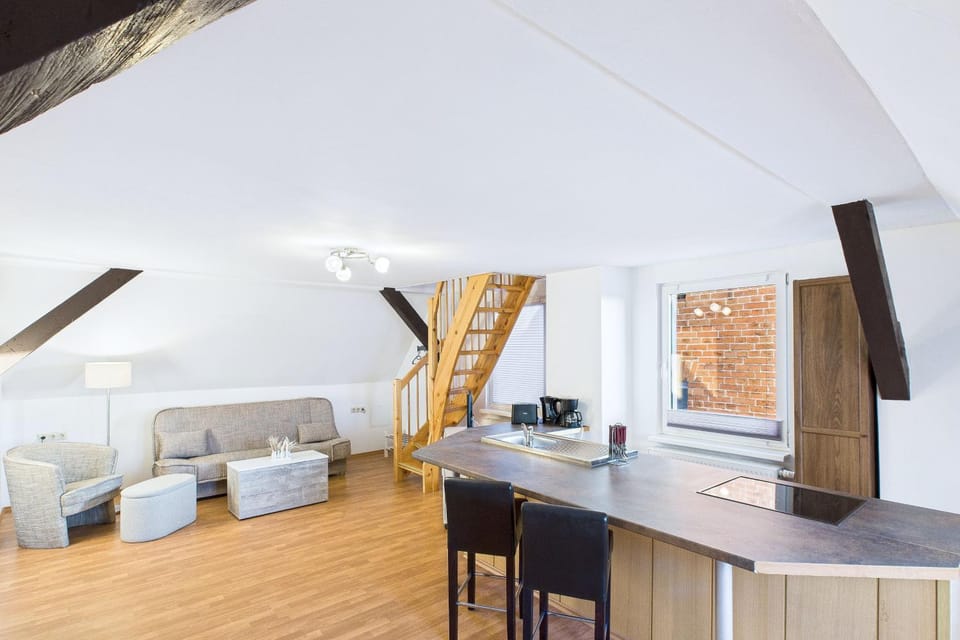 TV and multimedia, Kitchen or kitchenette, Living room, Seating area, Dining area