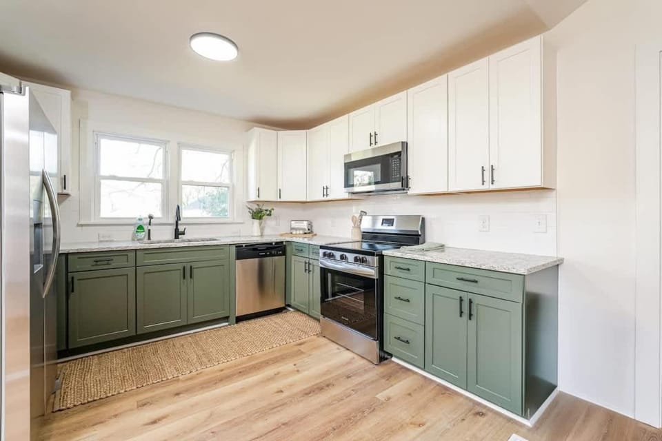 Queens Quarters! 6BR 3B Near Atrium Health WFU House in Winston-Salem