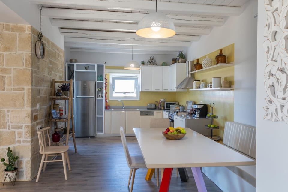 Dining area, Sea view, dishwasher, oven, stove, toaster, kitchen