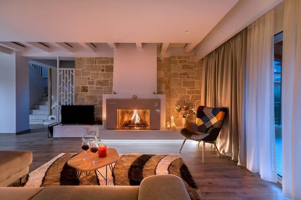 TV and multimedia, Balcony/Terrace, Living room, Seating area, Dining area, fireplace, air conditioner