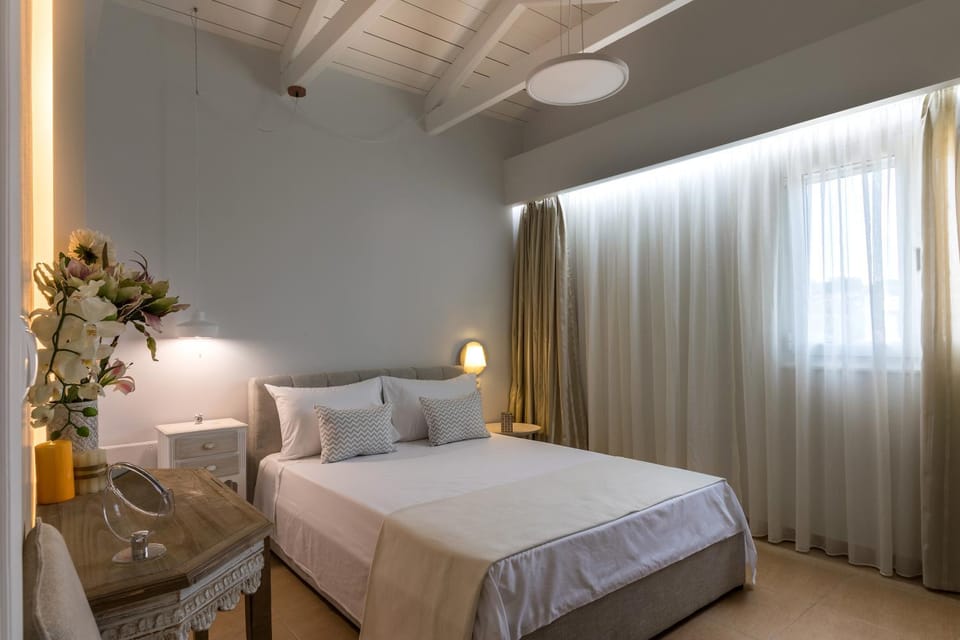 Bed, Photo of the whole room, Bedroom, Mountain view