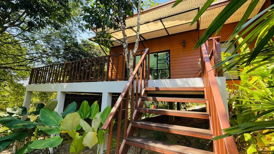 บ้านสกุลลี-House of Lee Bed and Breakfast in Khok Kloi