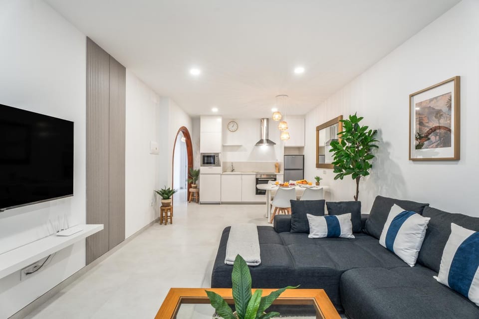 Communal lounge/ TV room, Kitchen or kitchenette, Living room