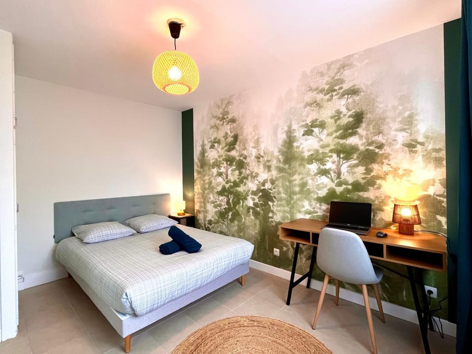 Photo of the whole room, Bedroom