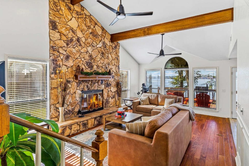 Living room, Seating area, fireplace