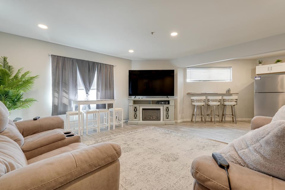 2 Mi to Old Town Scottsdale: Sleek Apartment Apartment in Scottsdale