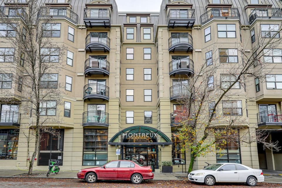 Walkable Belltown Hub Near Lumen Field, Soccer! Apartment in Belltown