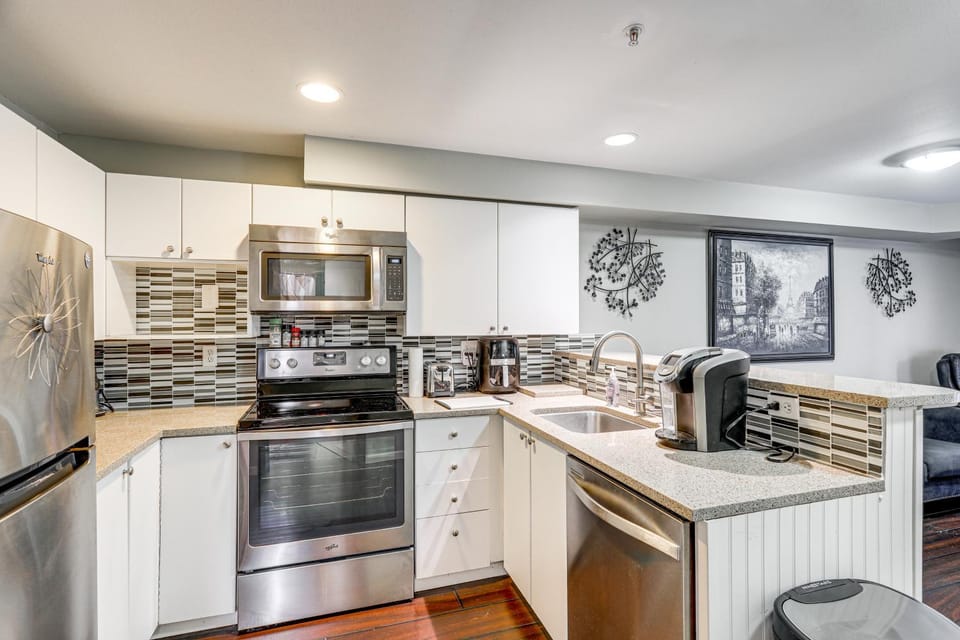Walkable Belltown Hub Near Lumen Field, Soccer! Apartment in Belltown