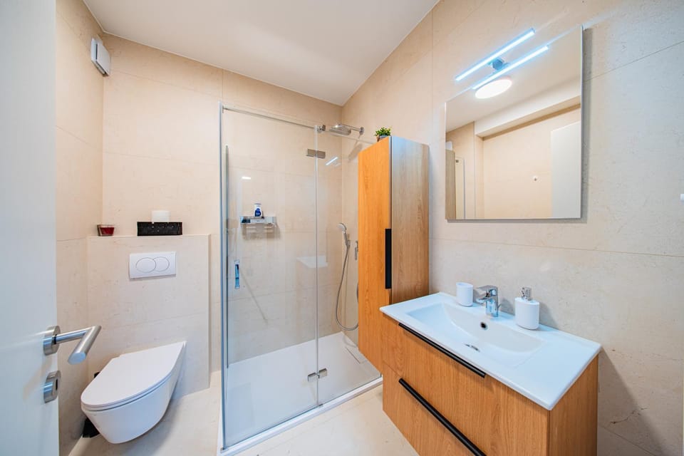 Toilet, Bathroom, Location
