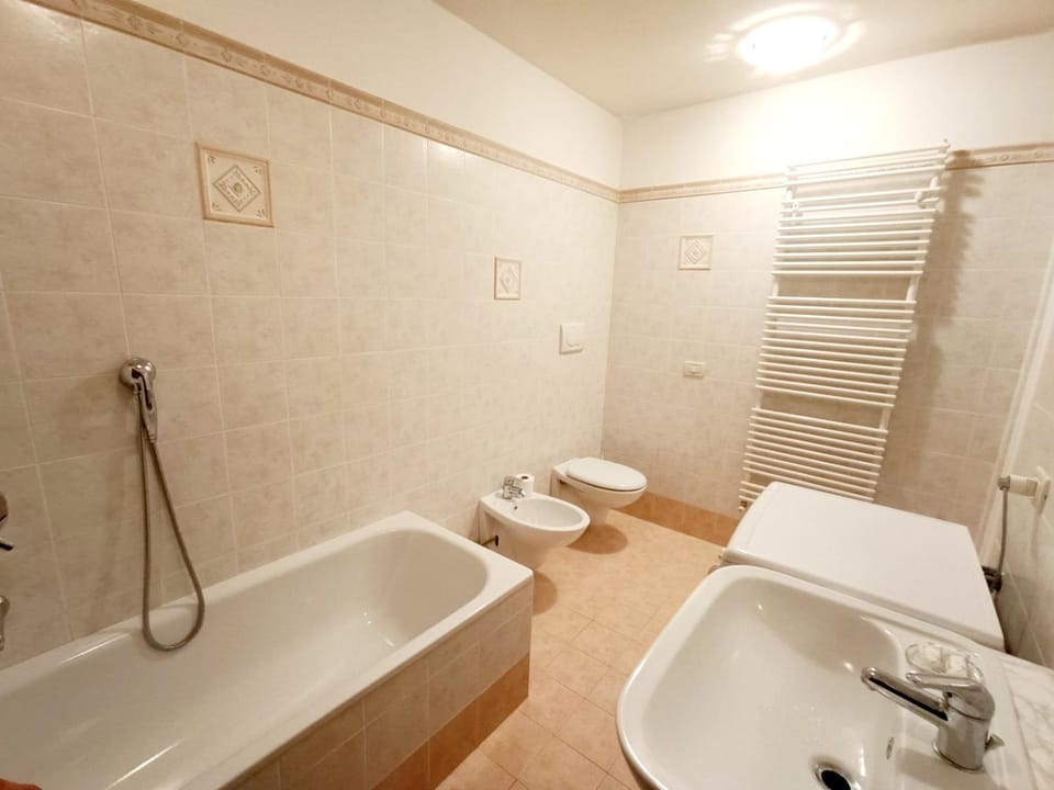 Toilet, Bathroom, Bath, towels