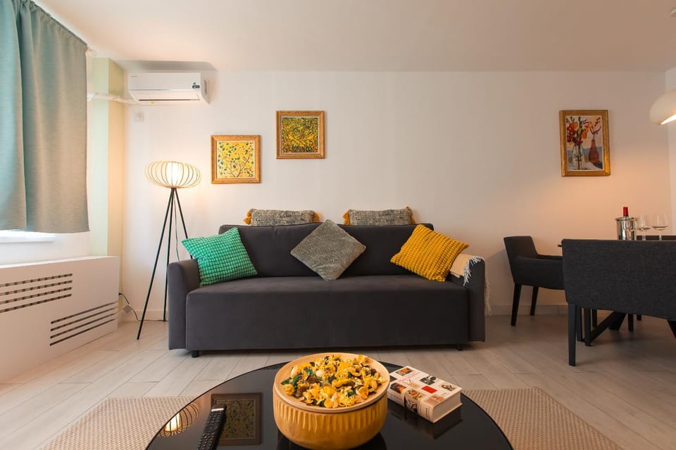 Living room, air conditioner
