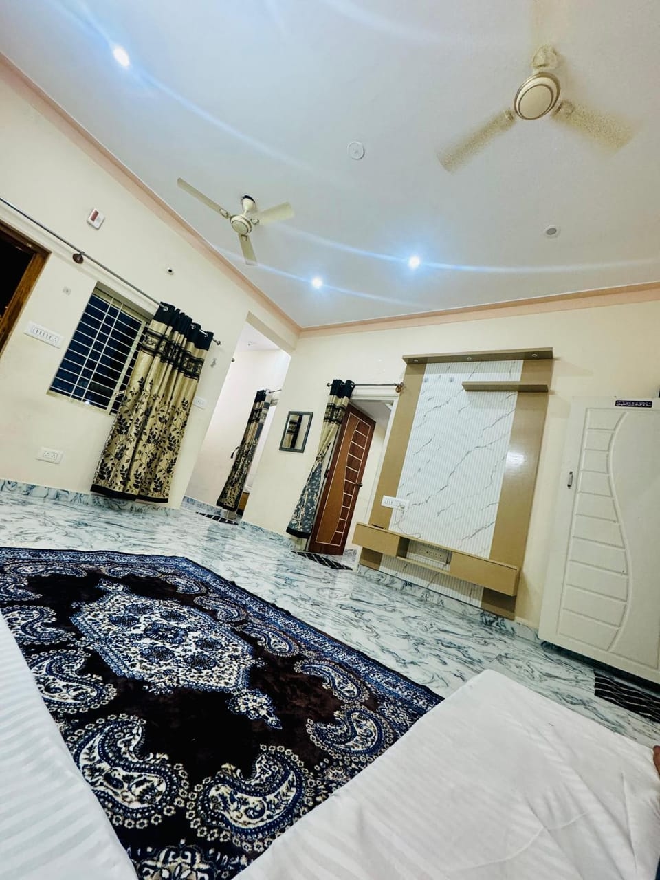 Flats in CITY Centre Next to Nexus Mall, 1km from bus stand Apartment in Mysuru