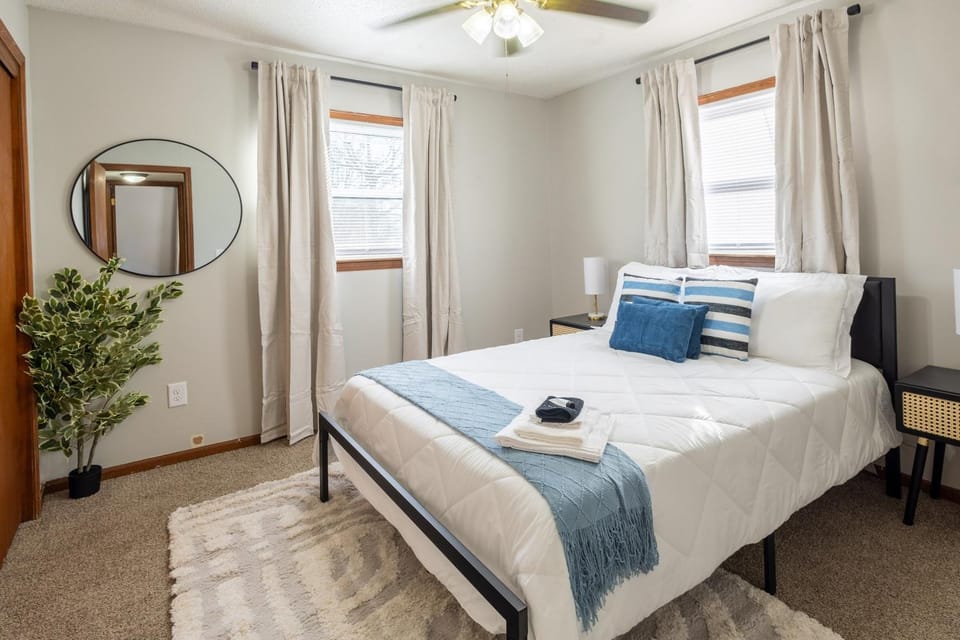 Bed, Photo of the whole room, Bedroom, towels, wardrobe
