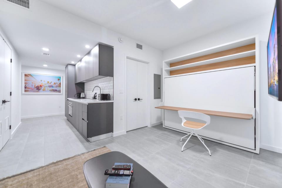 TV and multimedia, Kitchen or kitchenette, Seating area