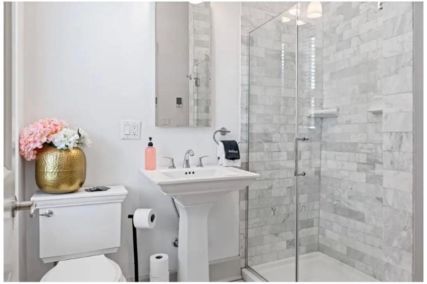 Shower, Toilet, Bathroom, towels